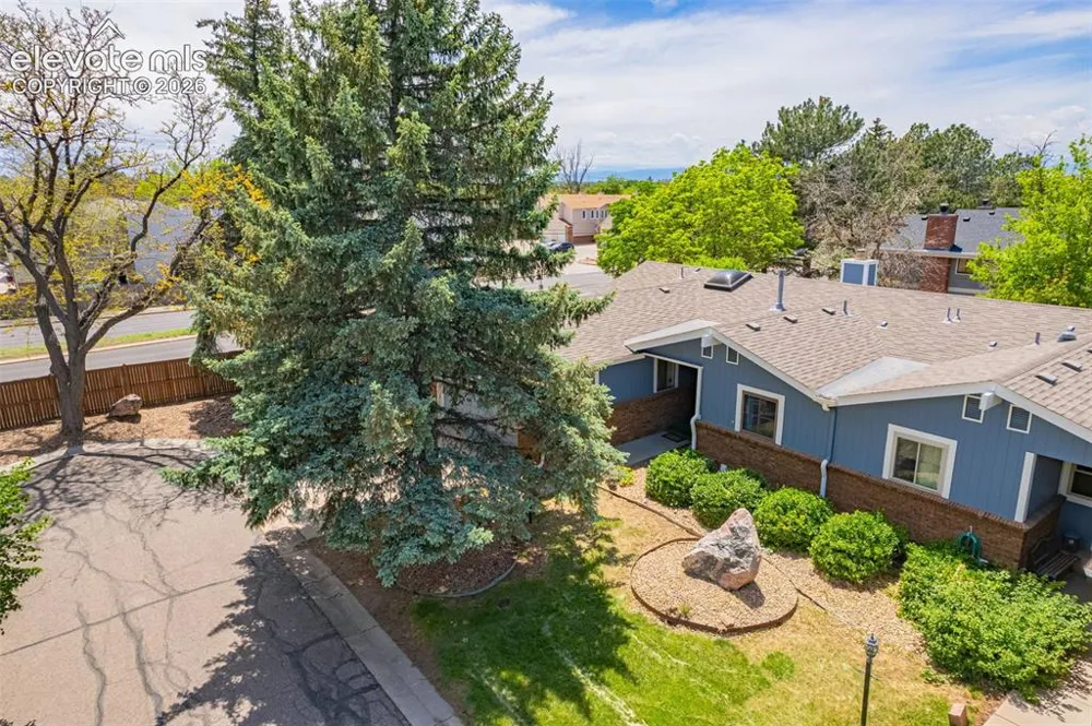 11966 E Maple Avenue Aurora, CO 80012