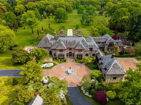 1 Applewood Estate