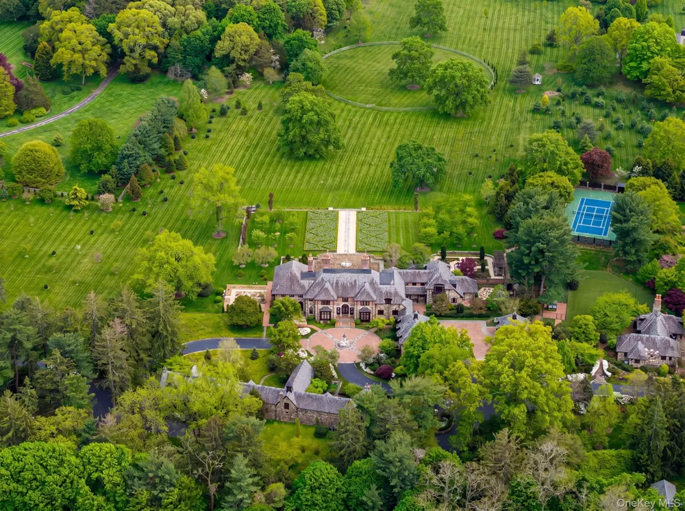 1 Applewood Estate Upper Brookville, NY 11545