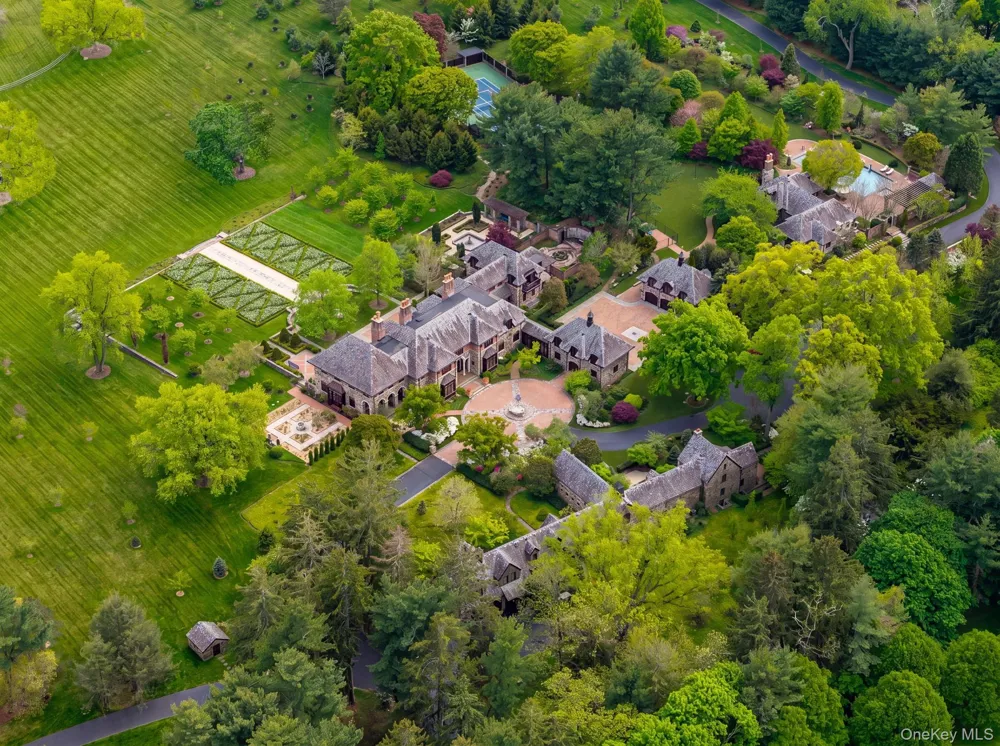 1 Applewood Estate Upper Brookville, NY 11545