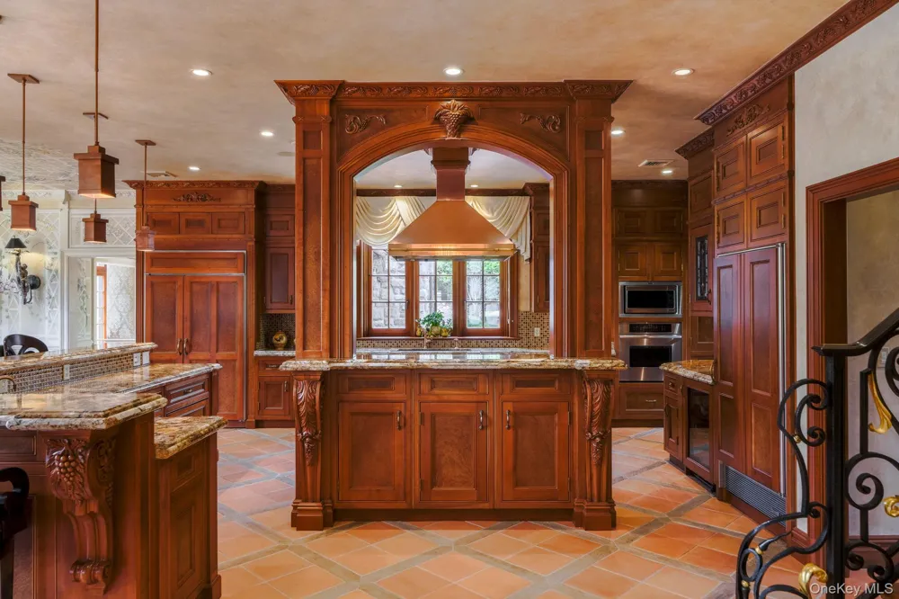 1 Applewood Estate Upper Brookville, NY 11545