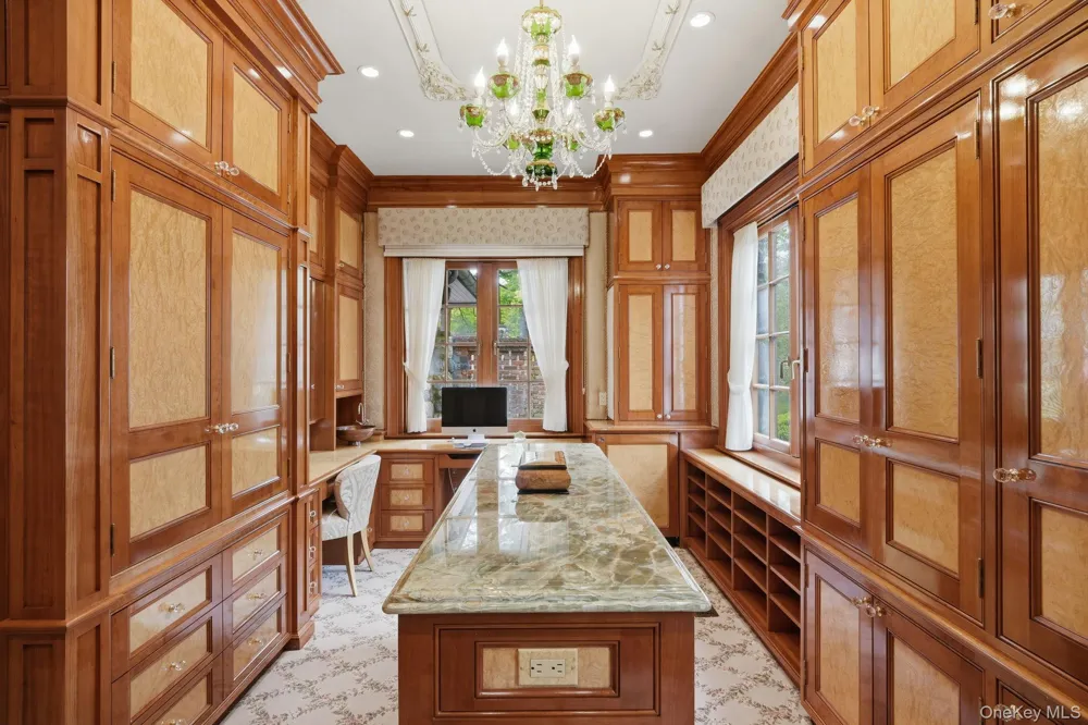 1 Applewood Estate Upper Brookville, NY 11545