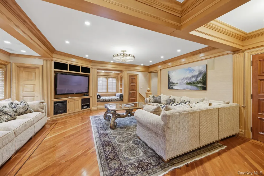 1 Applewood Estate Upper Brookville, NY 11545