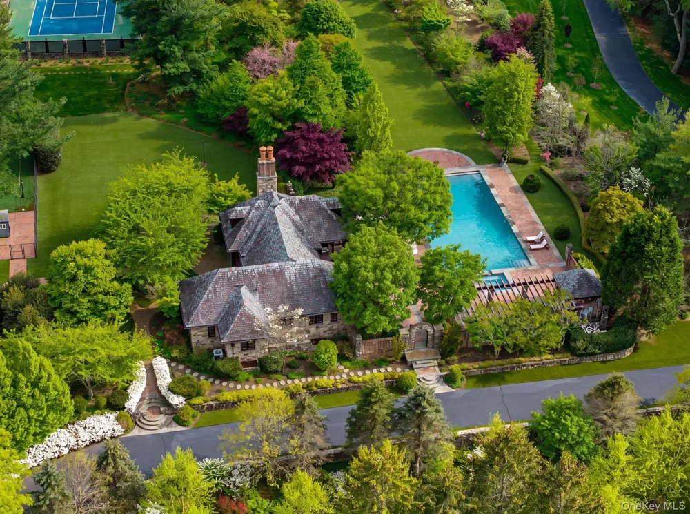 1 Applewood Estate Upper Brookville, NY 11545