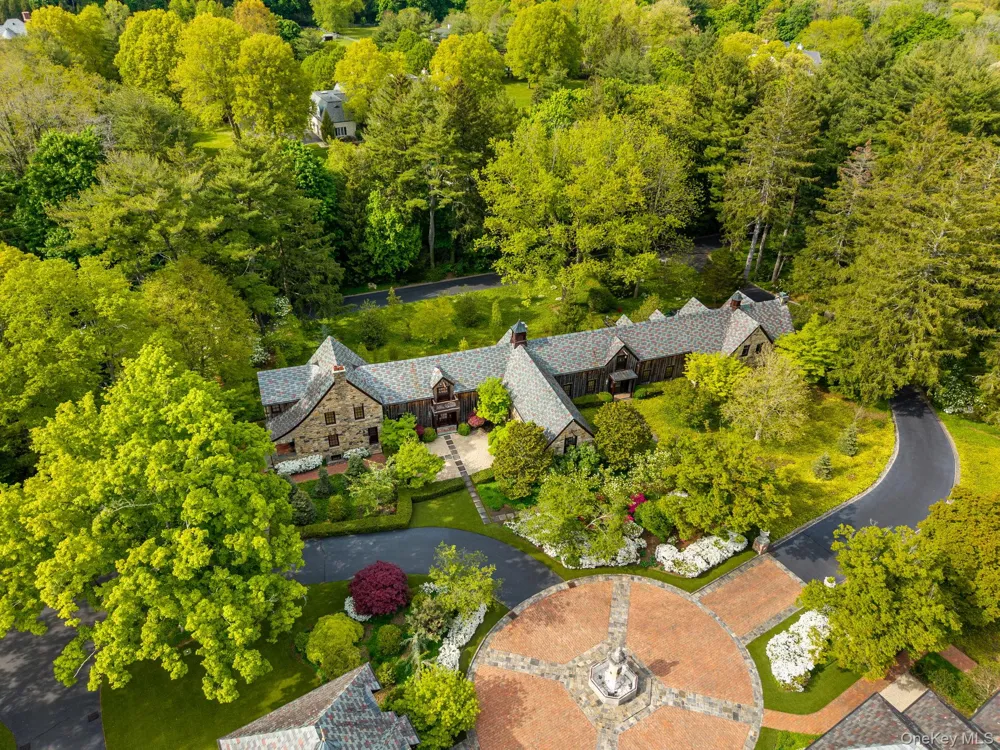 1 Applewood Estate Upper Brookville, NY 11545