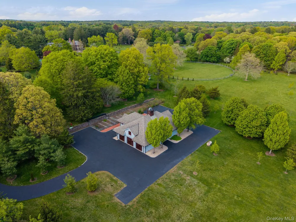 1 Applewood Estate Upper Brookville, NY 11545