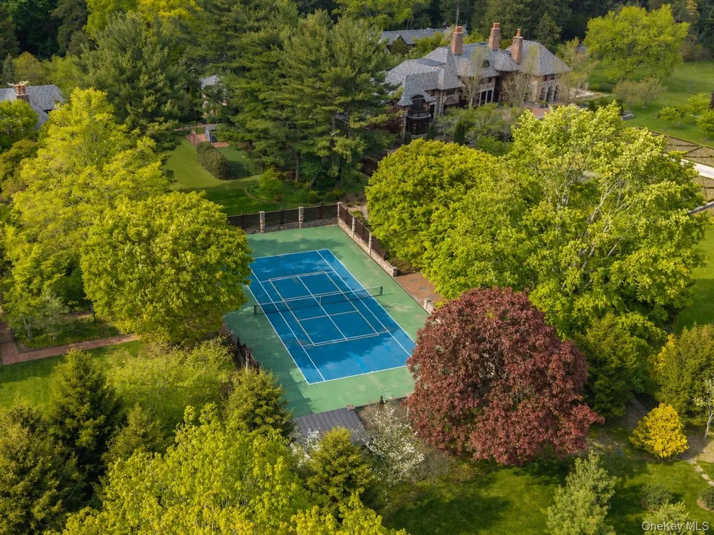 1 Applewood Estate Upper Brookville, NY 11545
