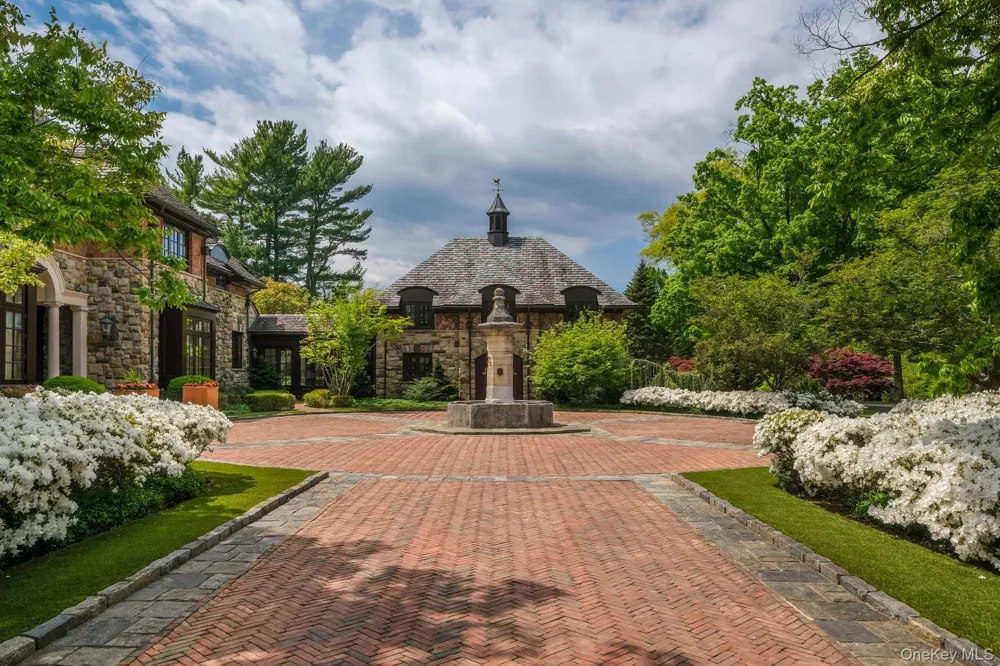 1 Applewood Estate Upper Brookville, NY 11545