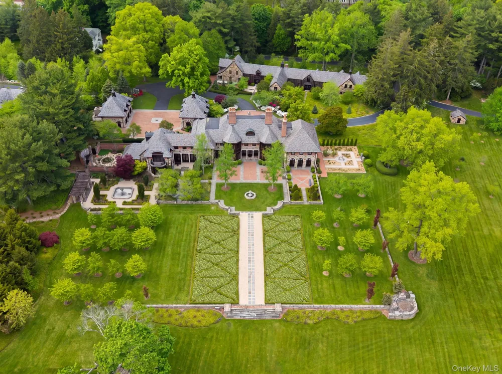 1 Applewood Estate Upper Brookville, NY 11545