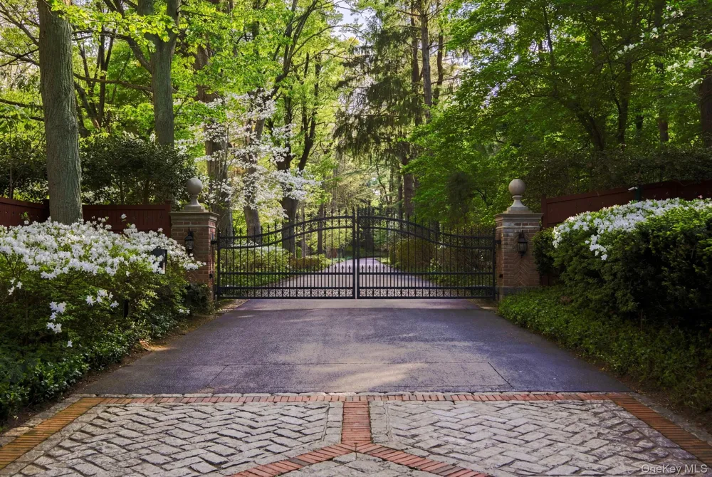 1 Applewood Estate Upper Brookville, NY 11545