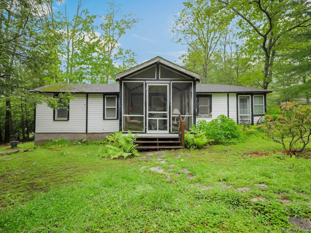 13 Sycamore Trail Wurtsboro, NY 12790
