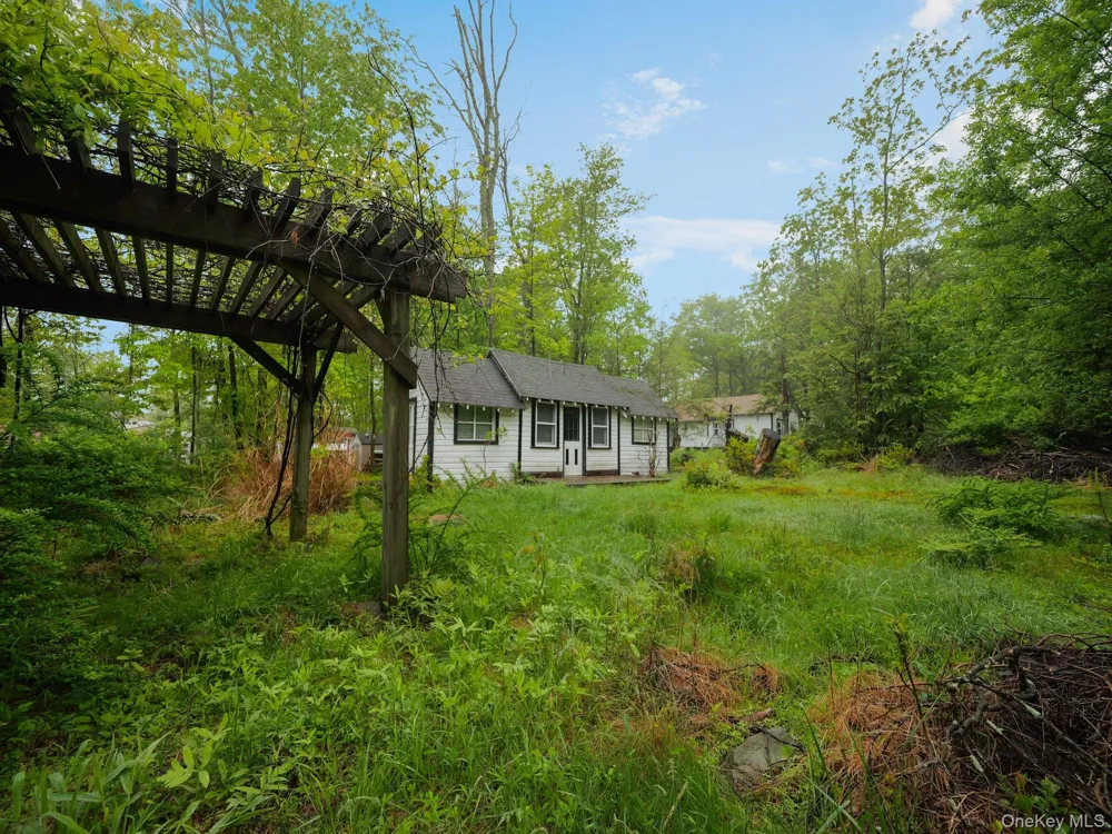 13 Sycamore Trail Wurtsboro, NY 12790