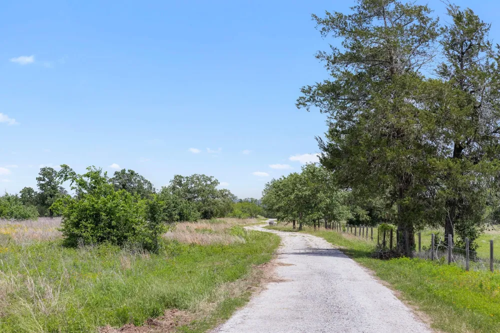 2513 S Fm 1291 Fayetteville, TX 78940