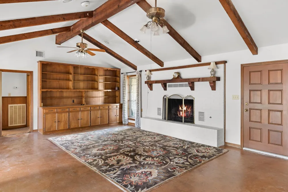 2513 S Fm 1291 Fayetteville, TX 78940