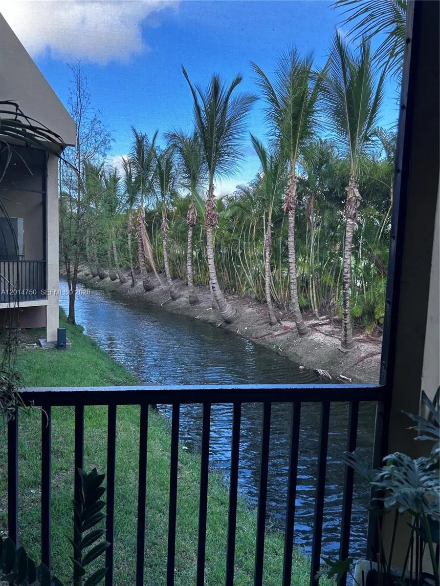 20365 W Country Club Dr #TH24 Aventura, FL 33180