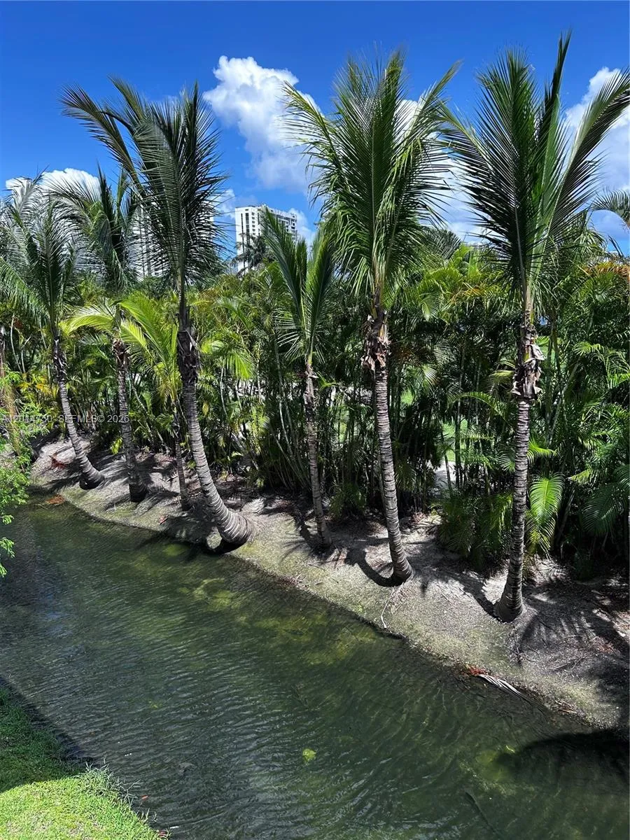 20365 W Country Club Dr #TH24 Aventura, FL 33180