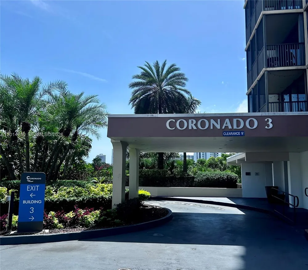 20365 W Country Club Dr #TH24 Aventura, FL 33180