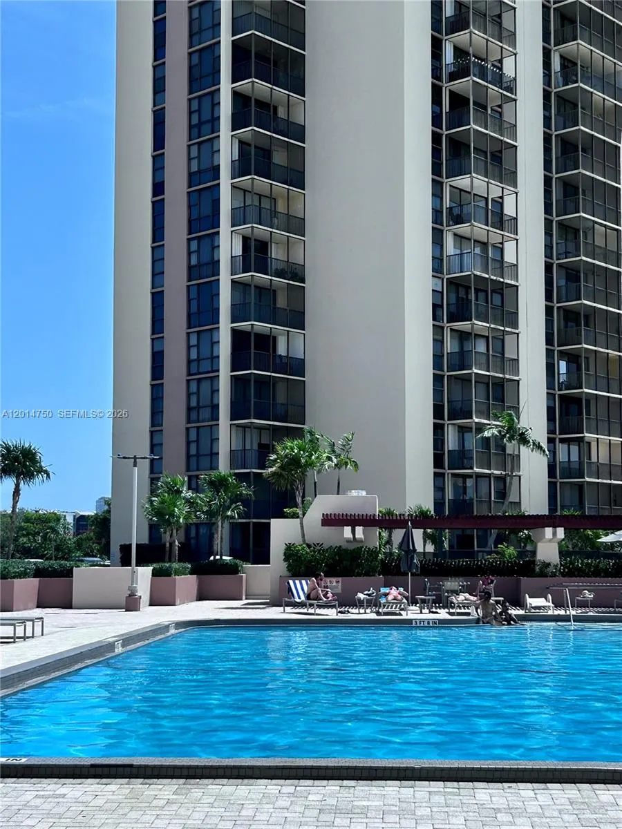 20365 W Country Club Dr #TH24 Aventura, FL 33180