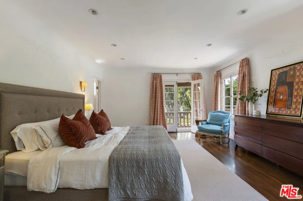 808 S Cloverdale Avenue Los Angeles, CA 90036