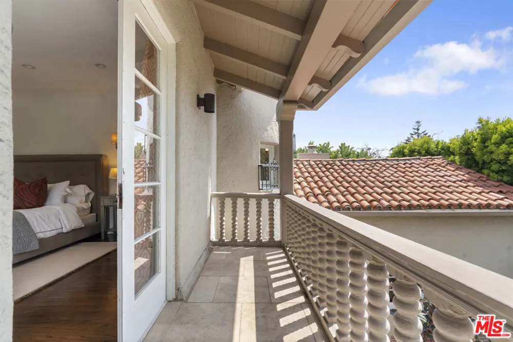 808 S Cloverdale Avenue Los Angeles, CA 90036