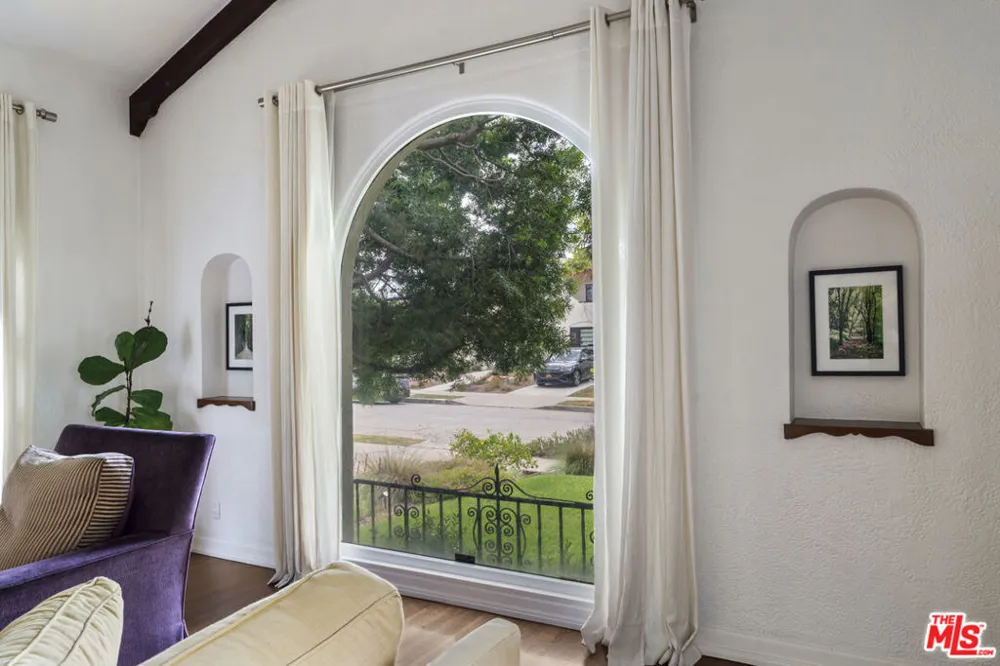 808 S Cloverdale Avenue Los Angeles, CA 90036