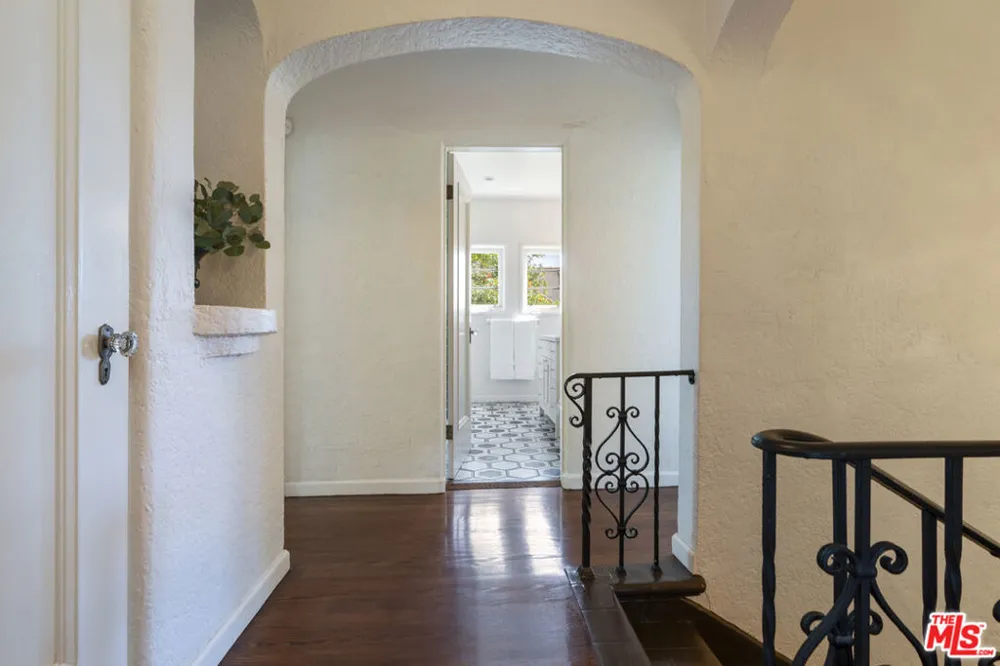 808 S Cloverdale Avenue Los Angeles, CA 90036