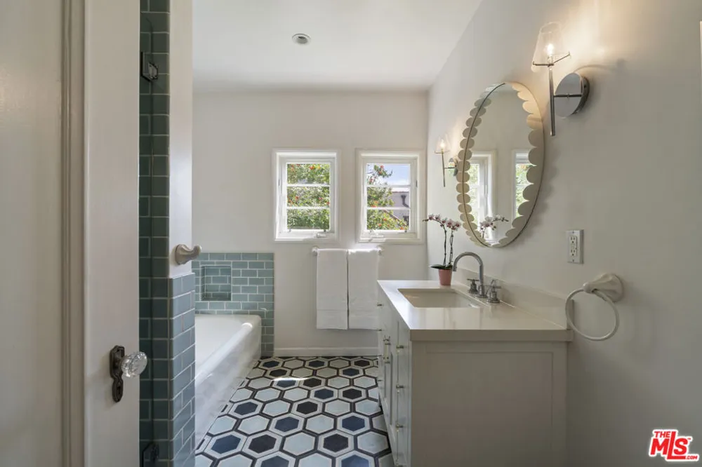 808 S Cloverdale Avenue Los Angeles, CA 90036