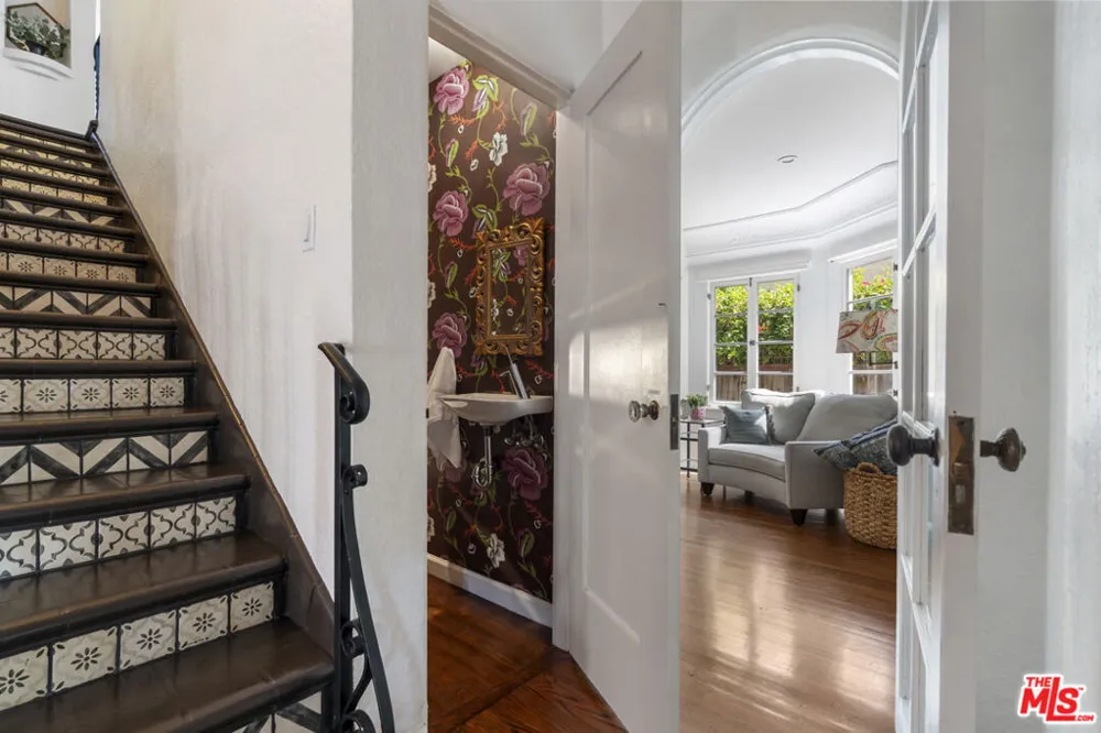 808 S Cloverdale Avenue Los Angeles, CA 90036