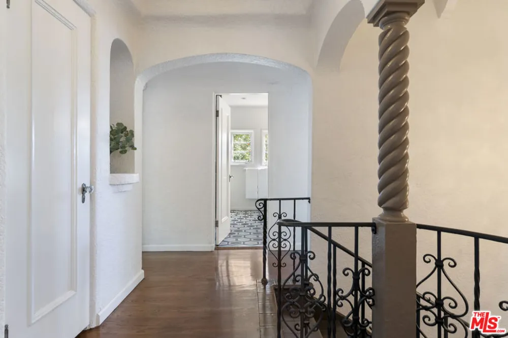 808 S Cloverdale Avenue Los Angeles, CA 90036