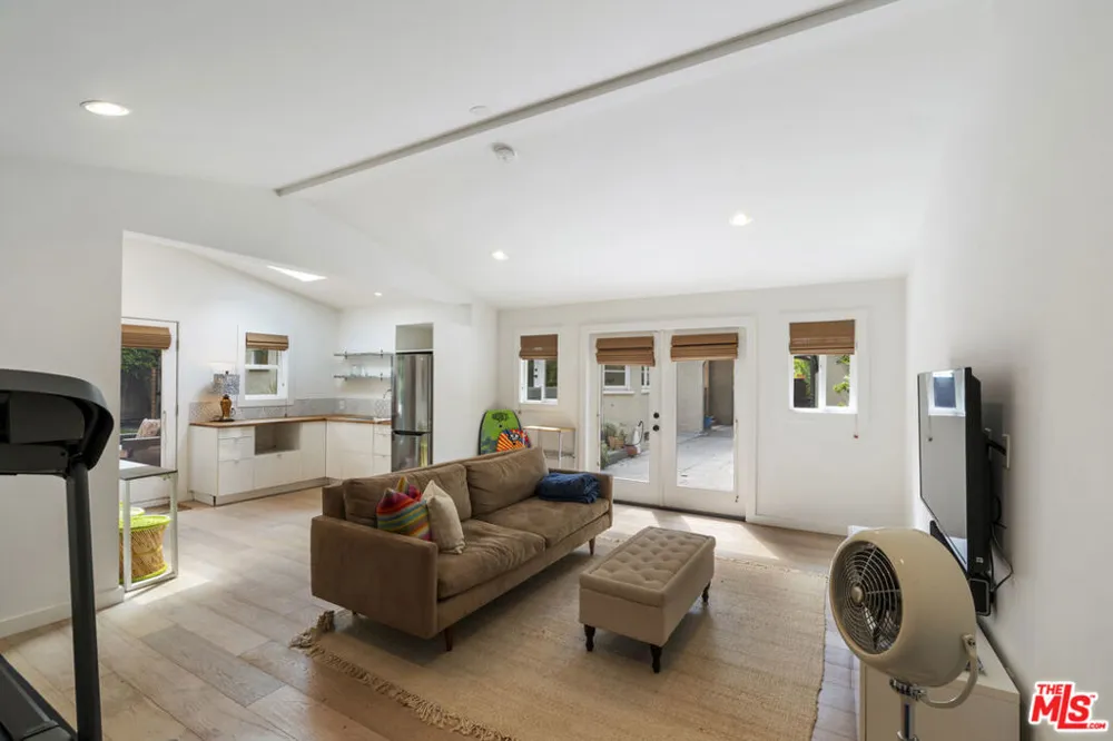 808 S Cloverdale Avenue Los Angeles, CA 90036