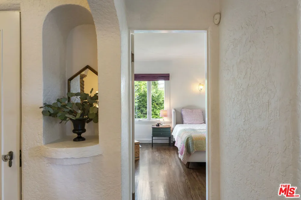 808 S Cloverdale Avenue Los Angeles, CA 90036