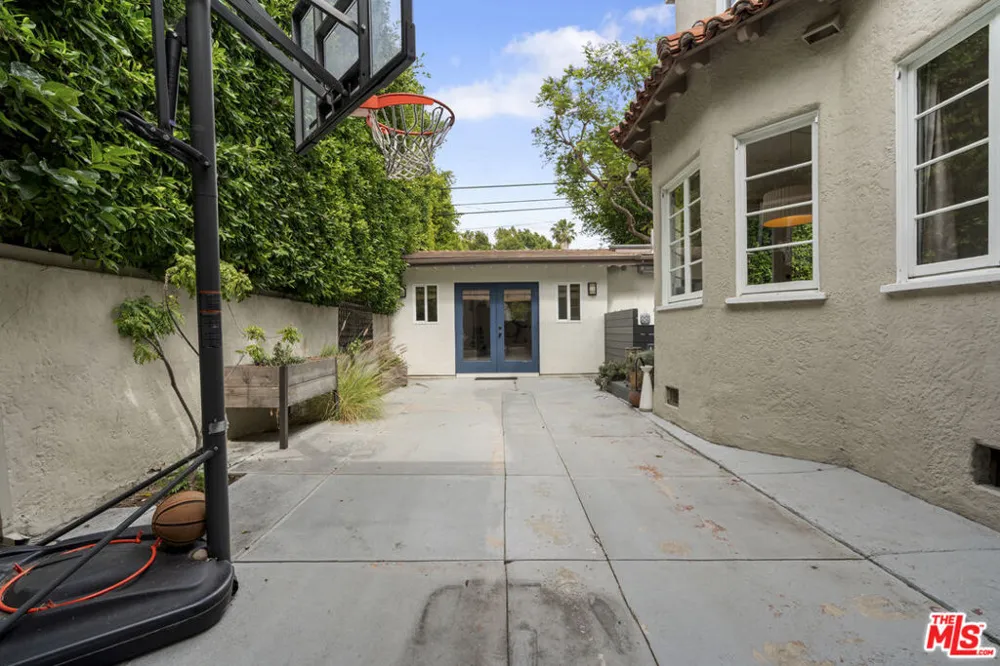 808 S Cloverdale Avenue Los Angeles, CA 90036