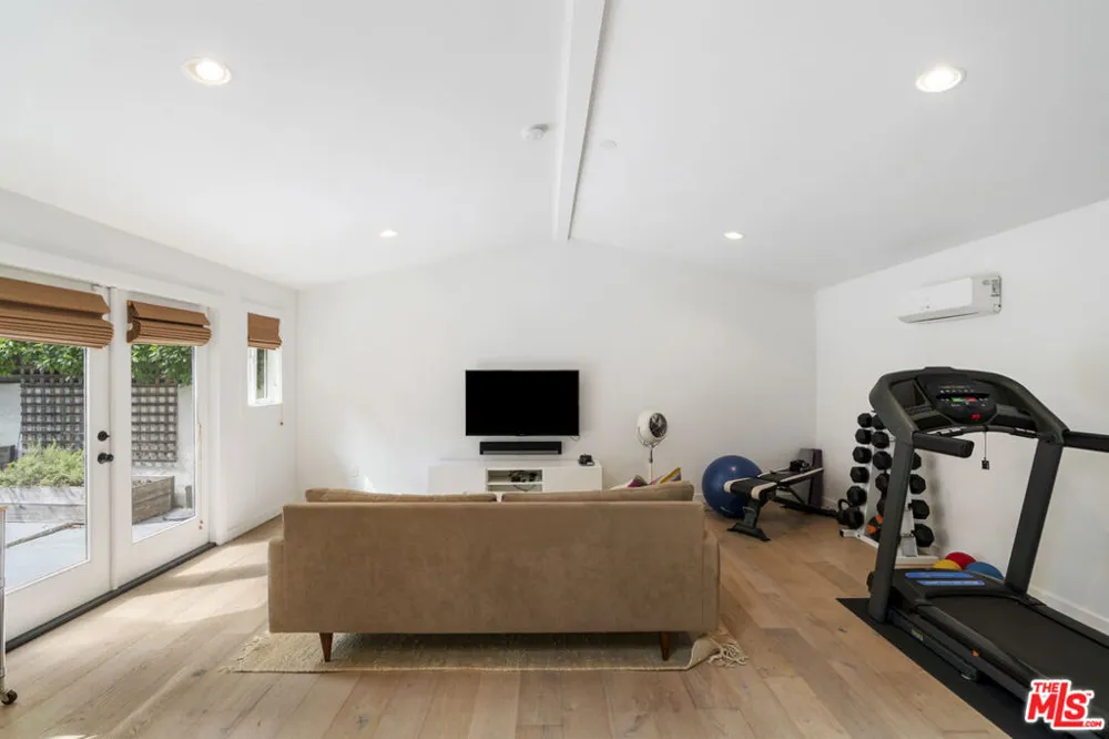 808 S Cloverdale Avenue Los Angeles, CA 90036