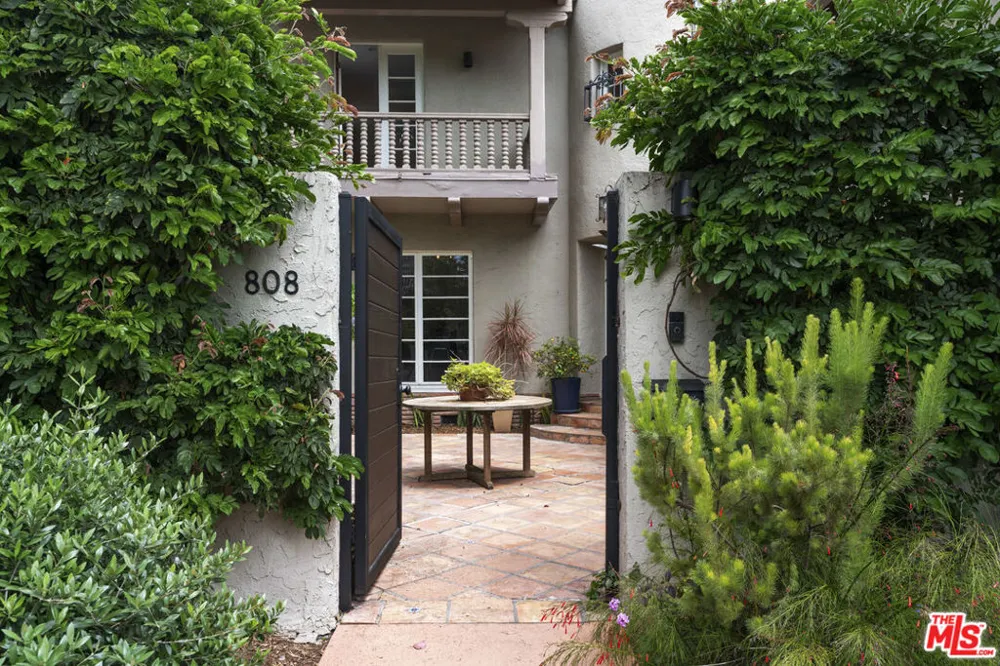 808 S Cloverdale Avenue Los Angeles, CA 90036