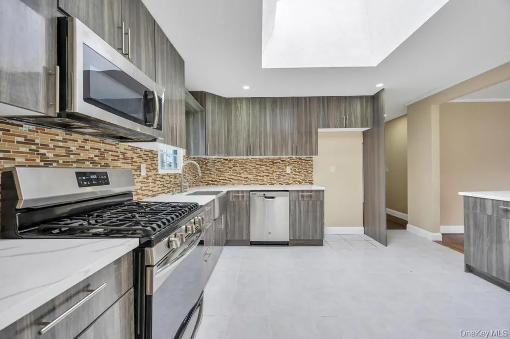 209 Grove Street Valley Stream, NY 11580