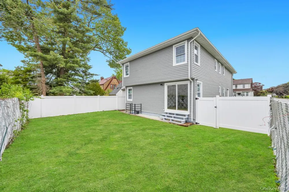 209 Grove Street Valley Stream, NY 11580