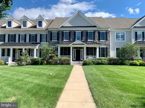 3704 LISETER GARDENS