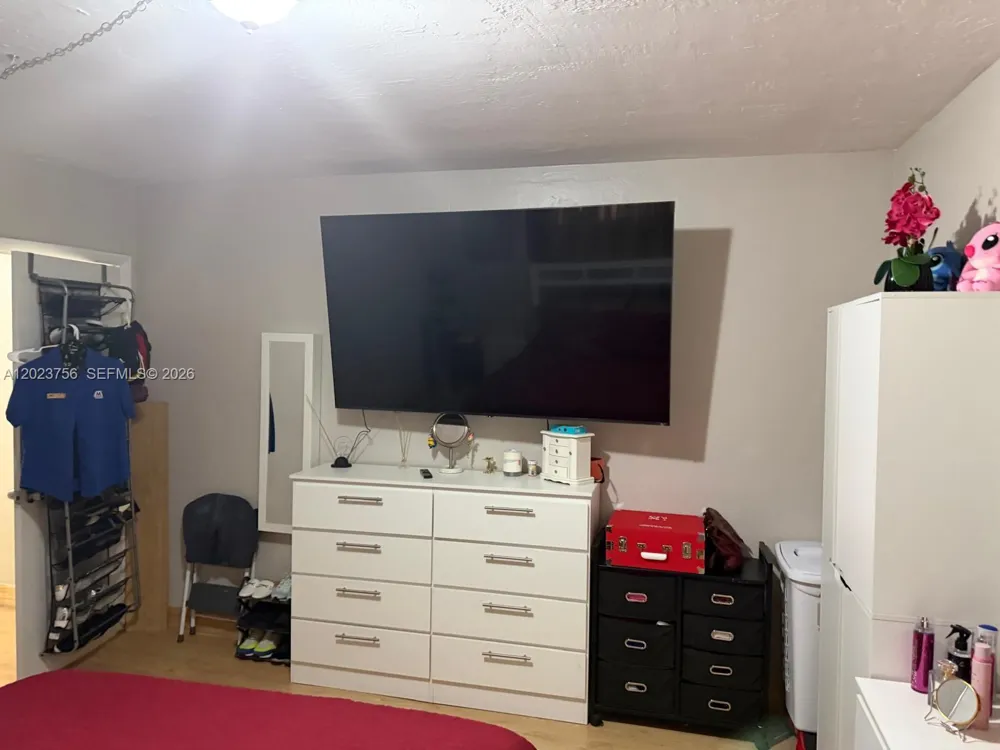 1245 W 24th St #118 Hialeah, FL 33010