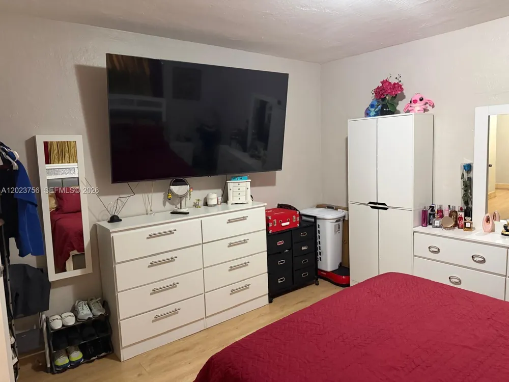 1245 W 24th St #118 Hialeah, FL 33010