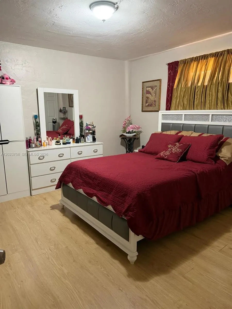 1245 W 24th St #118 Hialeah, FL 33010