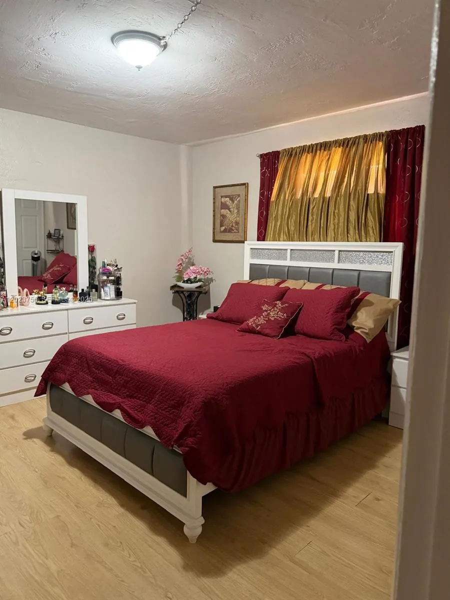 1245 W 24th St #118 Hialeah, FL 33010
