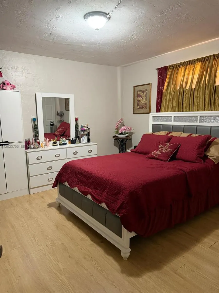 1245 W 24th St #118 Hialeah, FL 33010