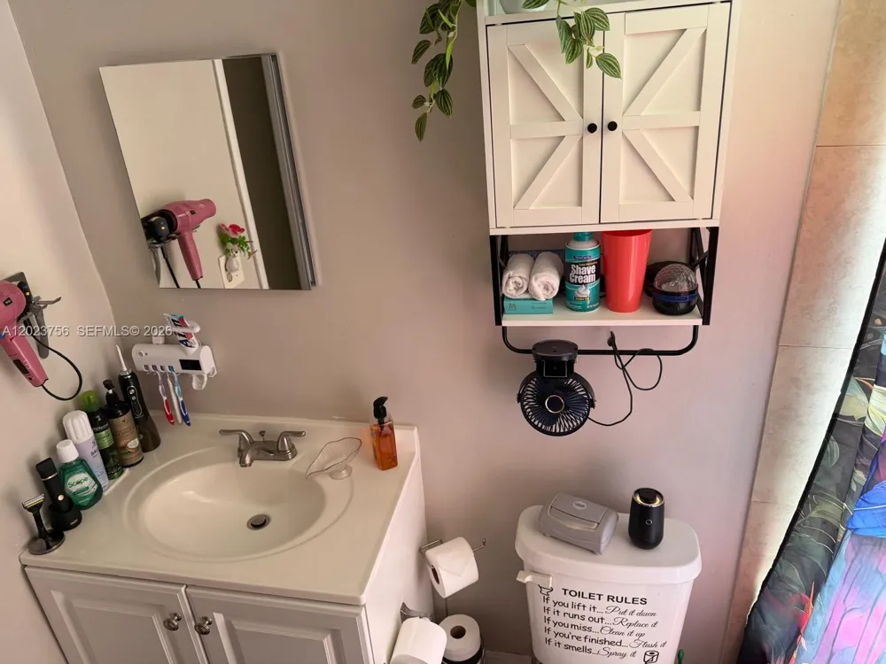 1245 W 24th St #118 Hialeah, FL 33010