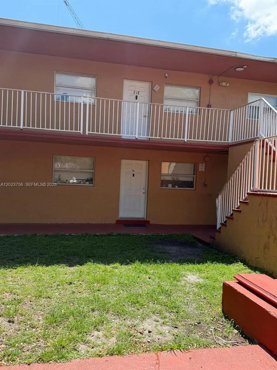 1245 W 24th St #118 Hialeah, FL 33010