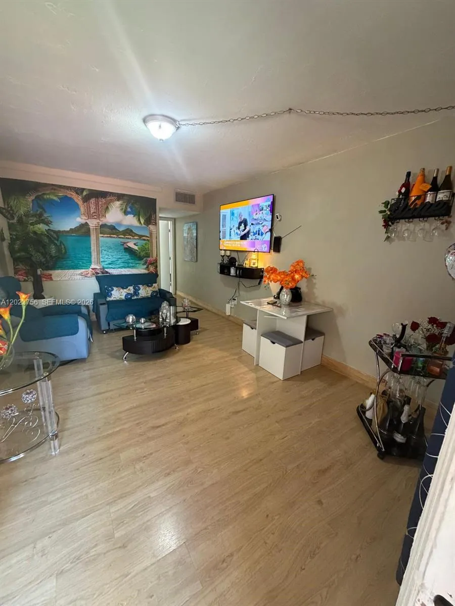 1245 W 24th St #118 Hialeah, FL 33010