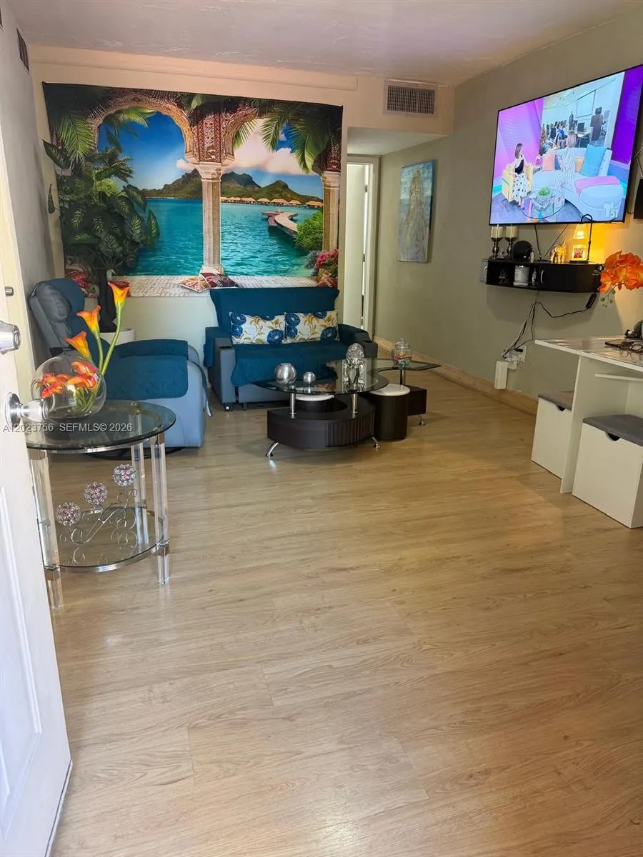 1245 W 24th St #118 Hialeah, FL 33010