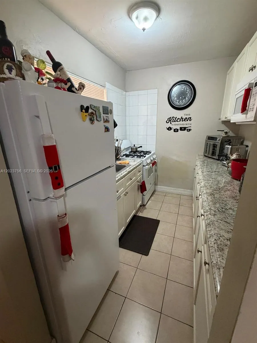 1245 W 24th St #118 Hialeah, FL 33010