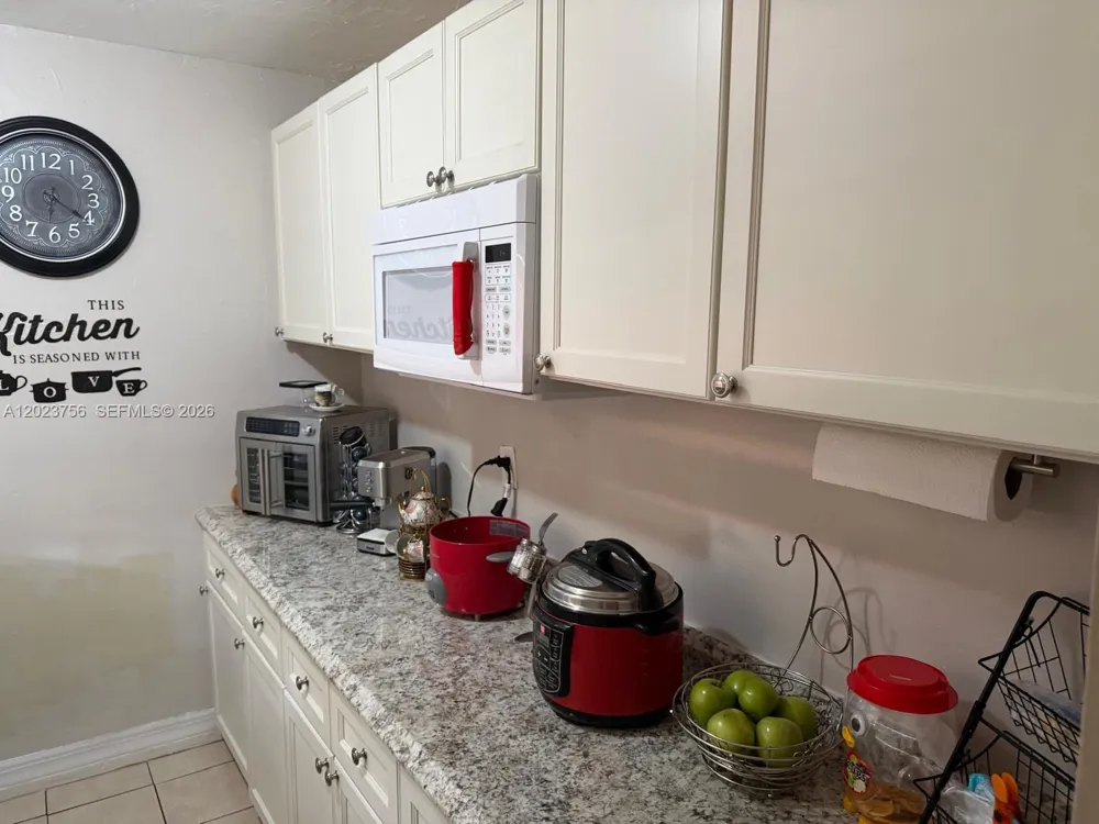 1245 W 24th St #118 Hialeah, FL 33010