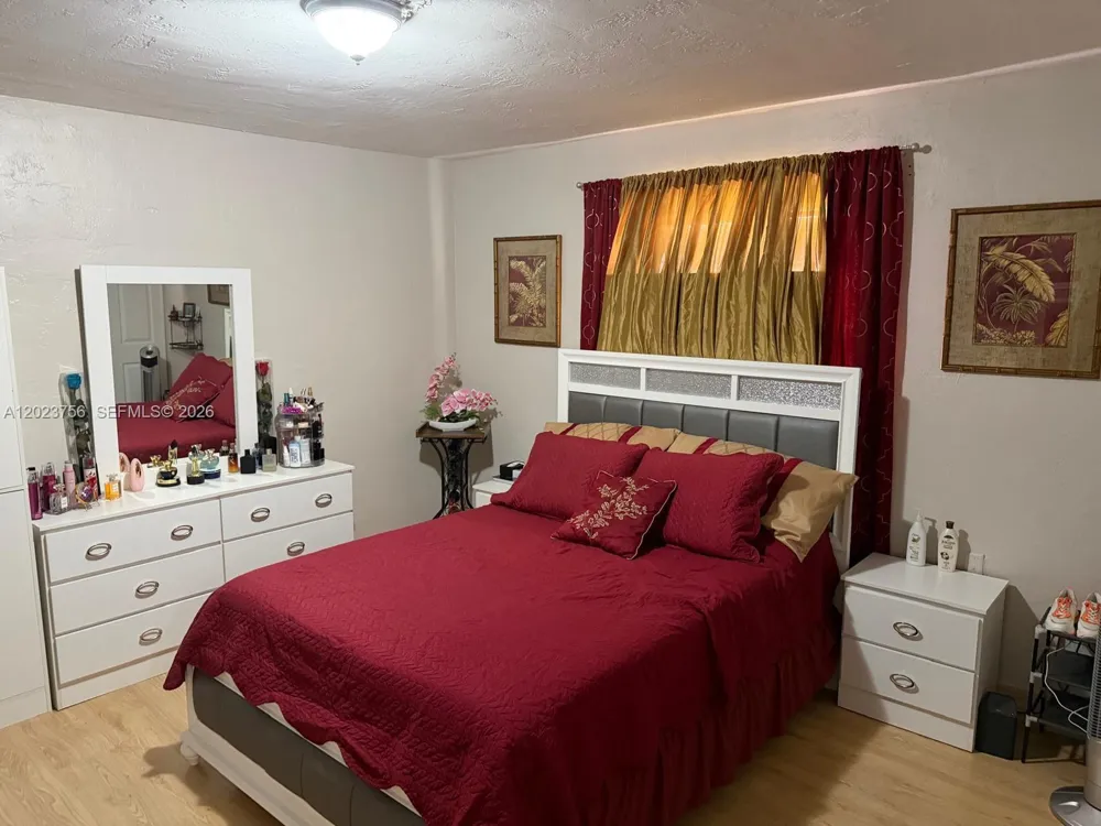 1245 W 24th St #118 Hialeah, FL 33010