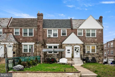 828 DERWYN ROAD